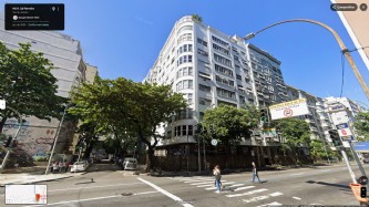 DIREITOS AQUISITIVOS AO APARTAMENTO 702, do Condomínio do Edifício Jambock, situado na Rua Raul Pompéia, nº 240, Copacabana, Rio de Janeiro/RJ, devidamente regi