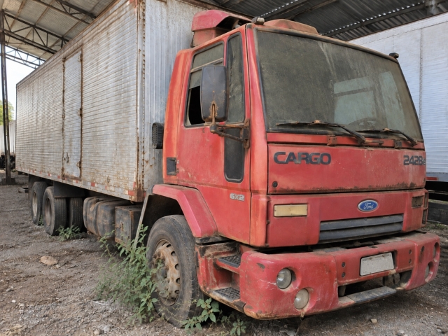 Ford Cargo 2428e T 3