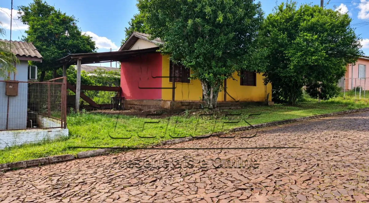 Um terreno urbano com a área de 250m², sito na Rua Relindo Muxfeldt, lote 03 da quadra 04, na cidade de Chapada/RS, objeto da matrícula nº 6.028 do livro 2-RG do Reg. de Imóveis de Carazinho.